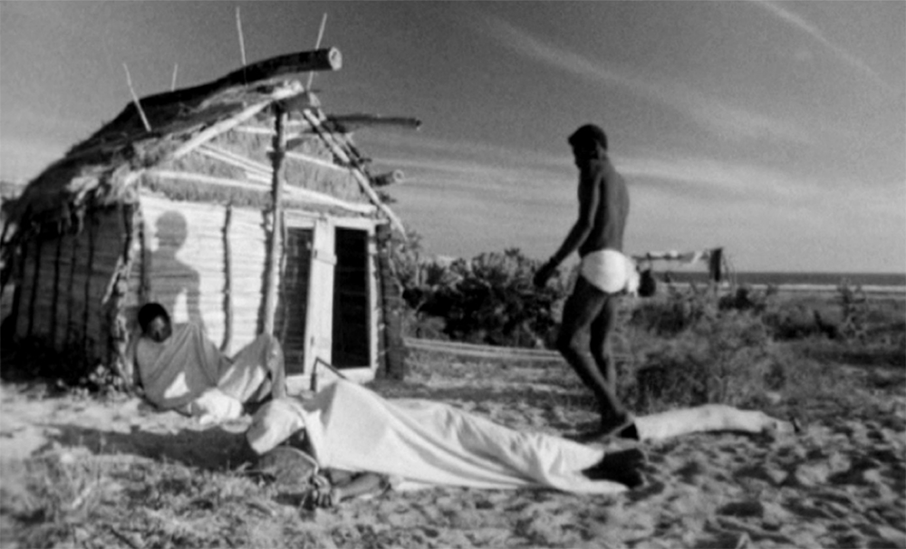 Tribal Rituals on Sand Dunes Alexander Abela’s Makibefo as a Transcultural Appropriation of Shakespeare’s Macbeth Udo Bomnüter, Literature Film Quarterly