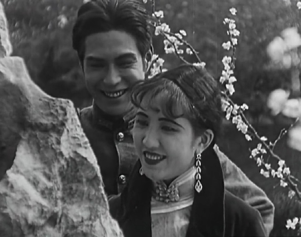 Narrative Cinema and the Aesthetics of Spectacle in Bu Wancang’s A Spray of Plum Blossoms (1931)
Jenny Sager (Kyushu University, Japan), Xi XU (United International College, China) and Yuwei TANG (University College London, UK)
, Literature Film Quarterly