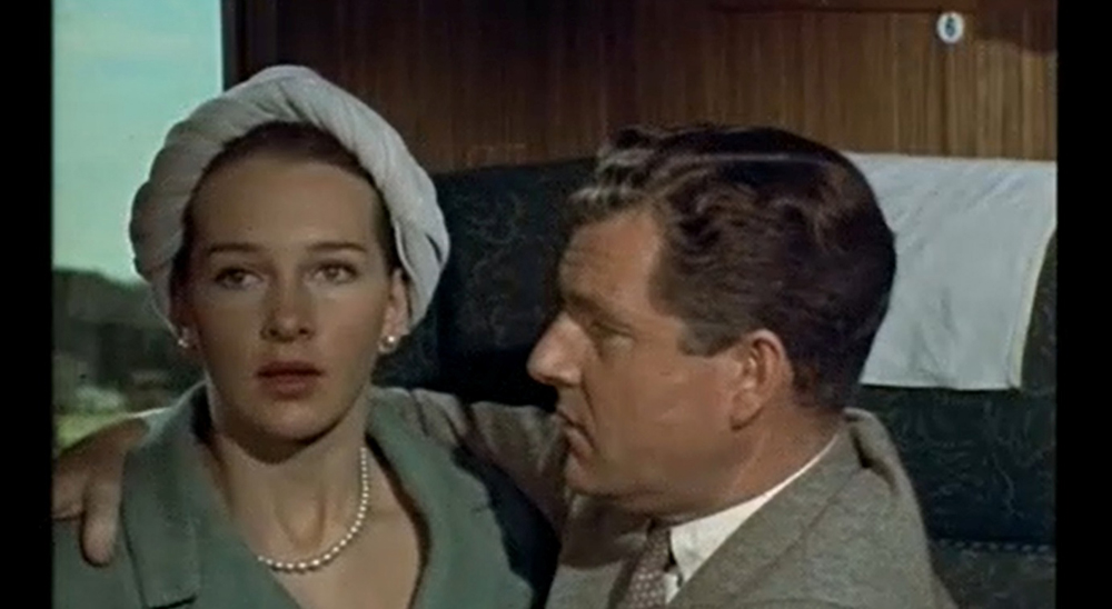 Hannay (Kenneth More) encountering Miss Fisher (Taina Elg) on the train.